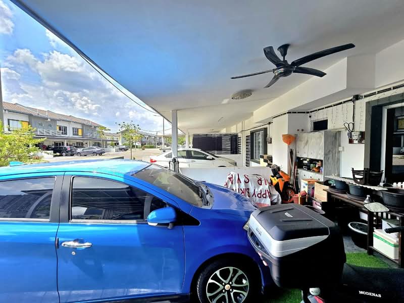 Rumah Teres 2-Tingkat untuk Dijual di Dengkil (Selangor) - Syazue Wanie - Car Park - PropertyGuru.com.my