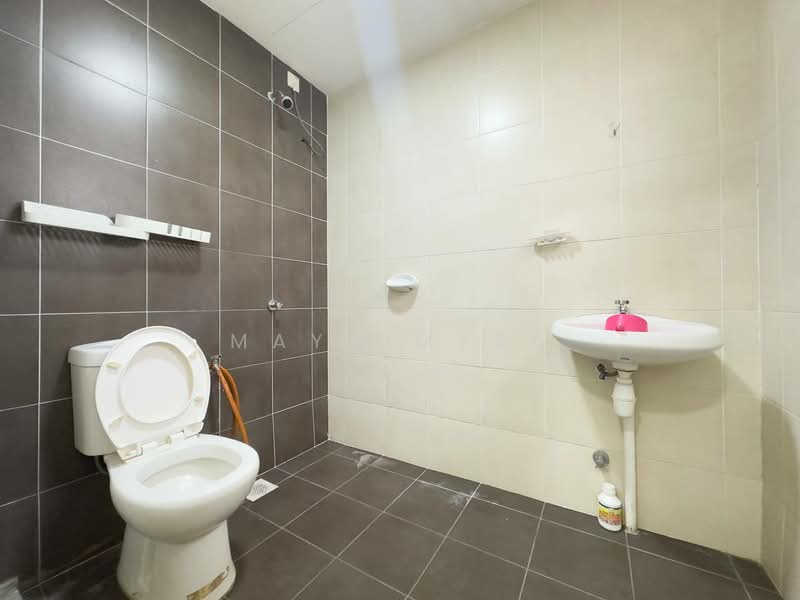 Pangsapuri untuk Dijual di De Bayu Apartment - Maya Myra - Bathroom - PropertyGuru.com.my