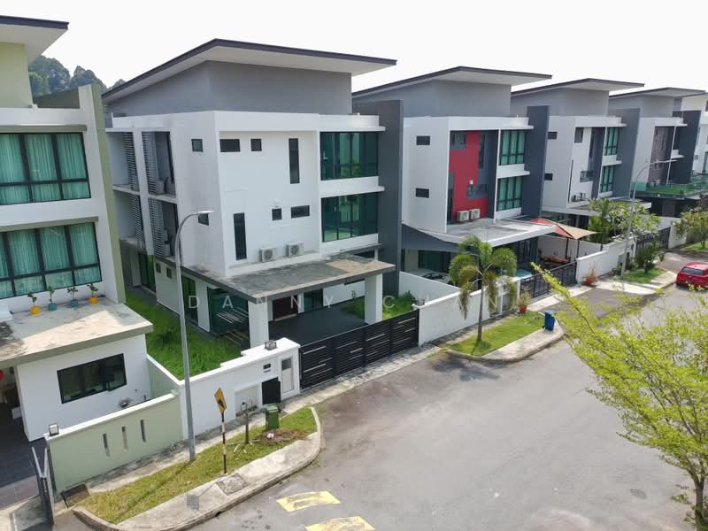 Rumah Berkembar untuk Disewa di Taman Puncak Perdana (Shah Alam) - Danny Chan - Exterior - PropertyGuru.com.my