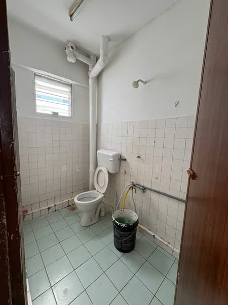 Rumah Flat untuk Dijual di Flat Danau Kota - Alan Lee - Bathroom - PropertyGuru.com.my