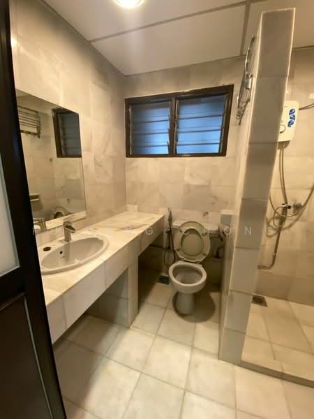Kondominium untuk Disewa di Pelita Indah - Fu Heng Chong - Bathroom - PropertyGuru.com.my