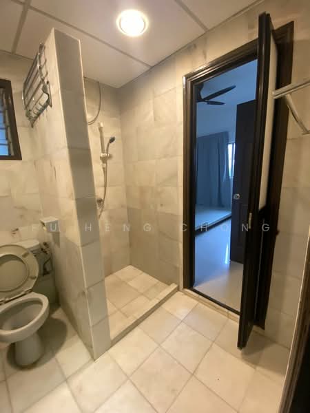 Kondominium untuk Disewa di Pelita Indah - Fu Heng Chong - Bathroom - PropertyGuru.com.my