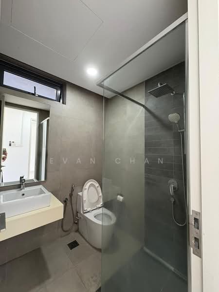 Kondominium untuk Dijual di Vivo Residential Suites - Evan Chan - Bathroom - PropertyGuru.com.my