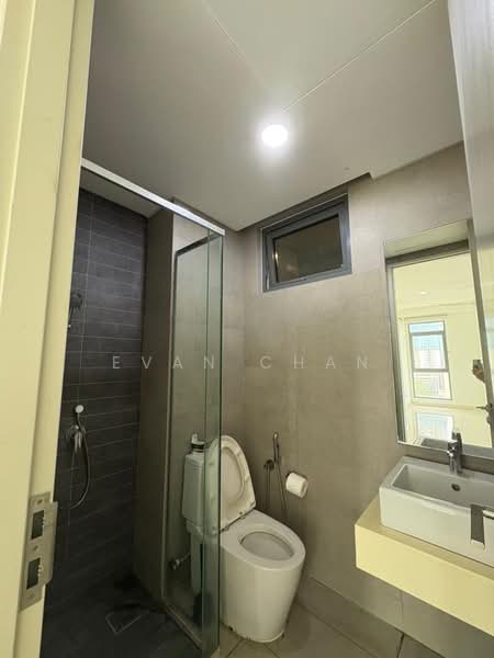 Kondominium untuk Dijual di Vivo Residential Suites - Evan Chan - Bathroom - PropertyGuru.com.my
