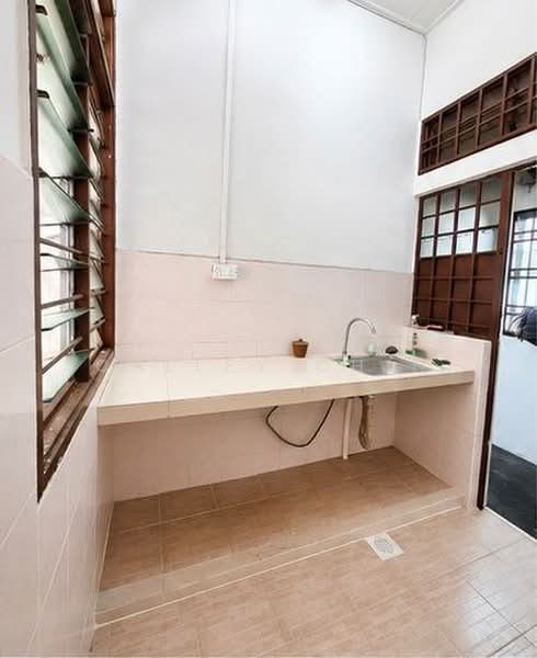 1-storey Terraced House for Sale in Johor Bahru (Johor) - Calley Chin - Kitchen - PropertyGuru.com.my