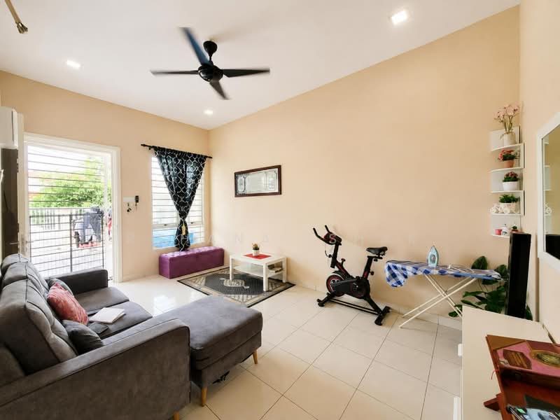 1-storey Terraced House for Sale in Hillpark (Puncak Alam) - Rohana Ishak - Living Room - PropertyGuru.com.my