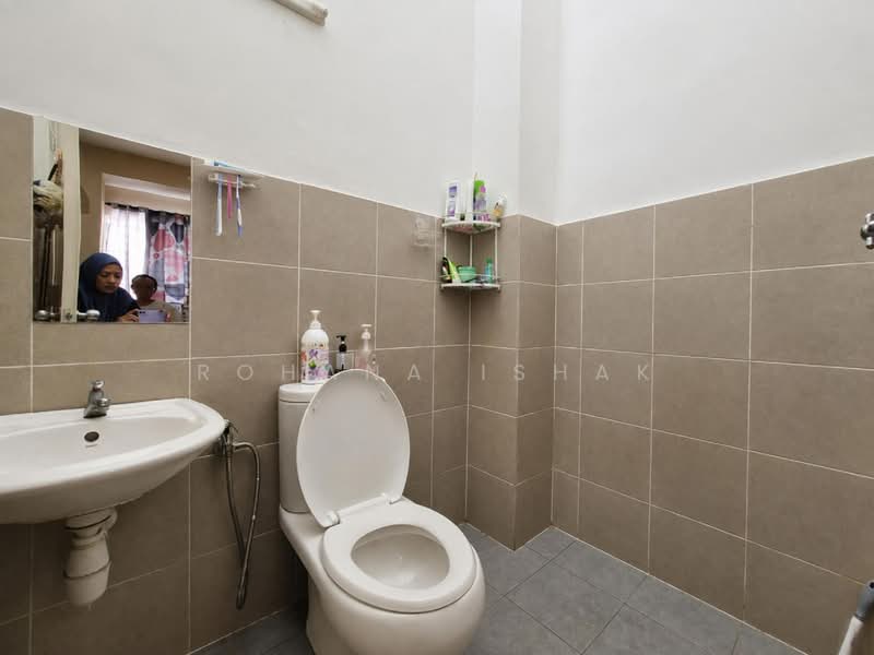 1-storey Terraced House for Sale in Hillpark (Puncak Alam) - Rohana Ishak - Bathroom - PropertyGuru.com.my