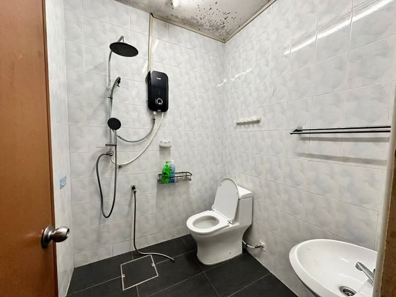Terraced House for Sale in Taman Mutiara Rini (Skudai) - SY Ngo - Bathroom - PropertyGuru.com.my