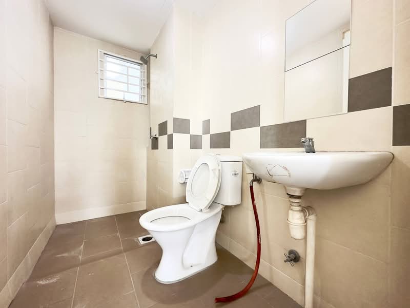 Pangsapuri untuk Dijual di Pangsapuri Seri Mutiara - Maya Myra - Bathroom - PropertyGuru.com.my