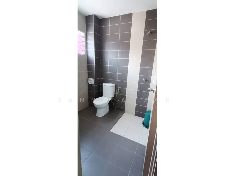 2-storey Terraced House for Sale in Bandar Bukit Beruntung (Bukit Beruntung) - Zann Fauzan - Bathroom - PropertyGuru.com.my