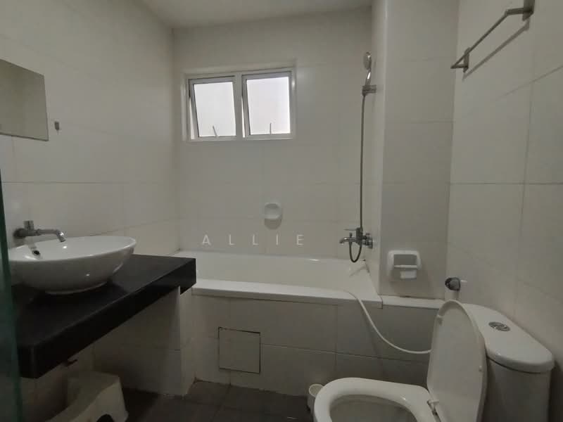 Condominium for Sale at Subang Parkhomes - Allie . - Bathroom - PropertyGuru.com.my