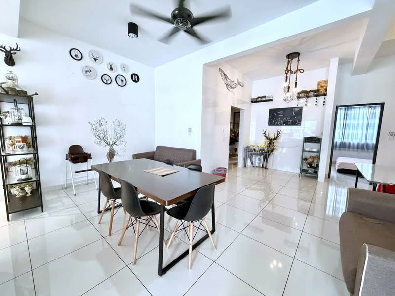 2-storey Terraced House for Sale in Taman Glenmarie (Johor Bahru) - Karl Lim - Living Room - PropertyGuru.com.my