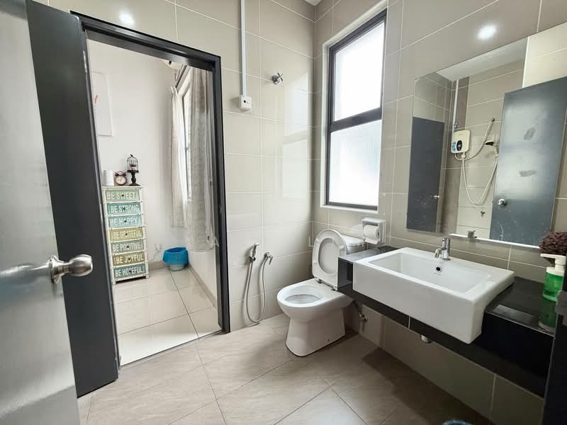 2-storey Terraced House for Sale in Taman Glenmarie (Johor Bahru) - Karl Lim - Bathroom - PropertyGuru.com.my
