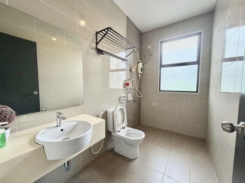 2-storey Terraced House for Sale in Taman Glenmarie (Johor Bahru) - Karl Lim - Bathroom - PropertyGuru.com.my