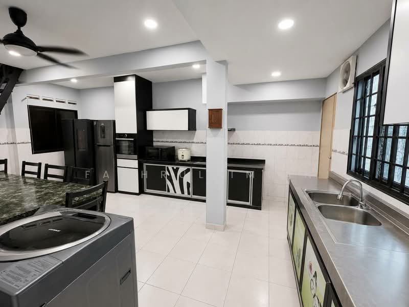 1-storey Terraced House for Sale in Taman Dato Penggawa Barat (Tampoi) - Fakhrul Imlan - Kitchen - PropertyGuru.com.my