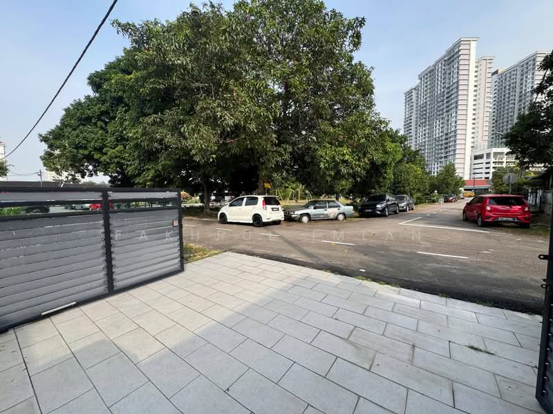 1-storey Terraced House for Sale in Taman Dato Penggawa Barat (Tampoi) - Fakhrul Imlan - Exterior - PropertyGuru.com.my