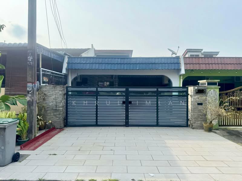 1-storey Terraced House for Sale in Taman Dato Penggawa Barat (Tampoi) - Fakhrul Imlan - Exterior - PropertyGuru.com.my