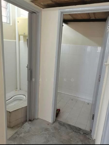 Pangsapuri untuk Disewa di Kekwa - Rain Ng - Bathroom - PropertyGuru.com.my