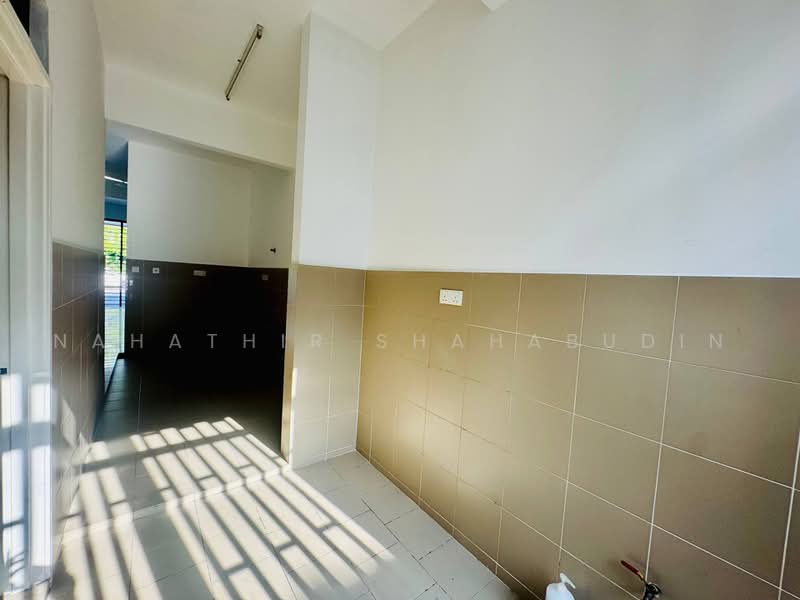 2-storey Terraced House for Sale in Shah Alam (Selangor) - Nahathir Shahabudin - Corridor - PropertyGuru.com.my