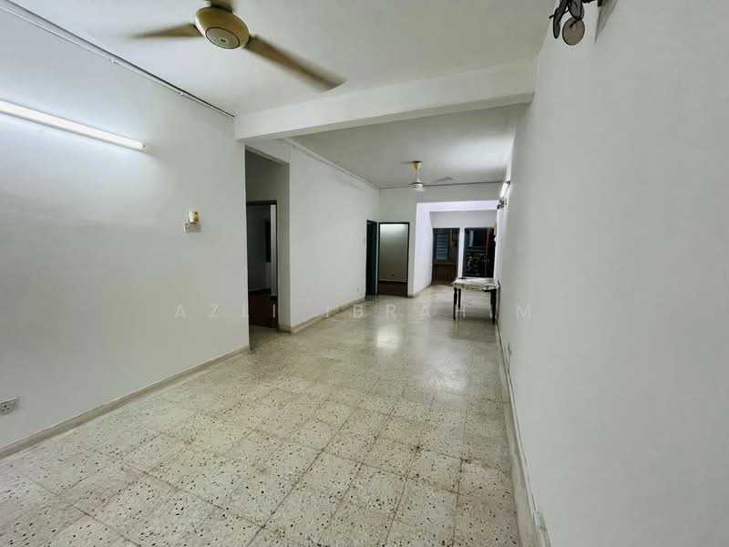 Pangsapuri untuk Dijual di Putri Apartment - Azli Ibrahim - Living Room - PropertyGuru.com.my