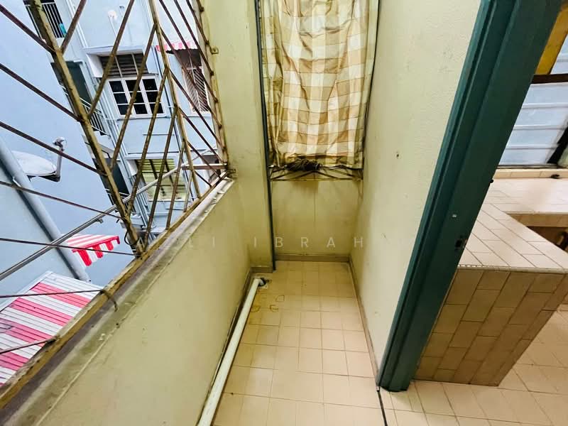 Pangsapuri untuk Dijual di Putri Apartment - Azli Ibrahim - Balcony - PropertyGuru.com.my