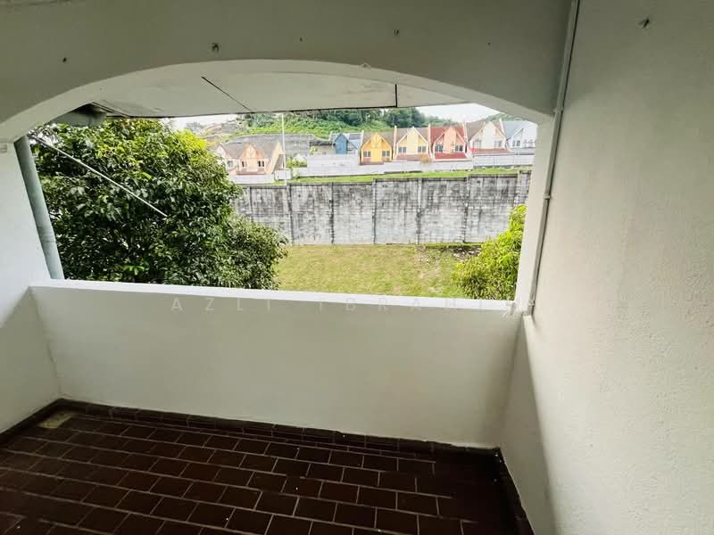 Pangsapuri untuk Dijual di Putri Apartment - Azli Ibrahim - Balcony - PropertyGuru.com.my