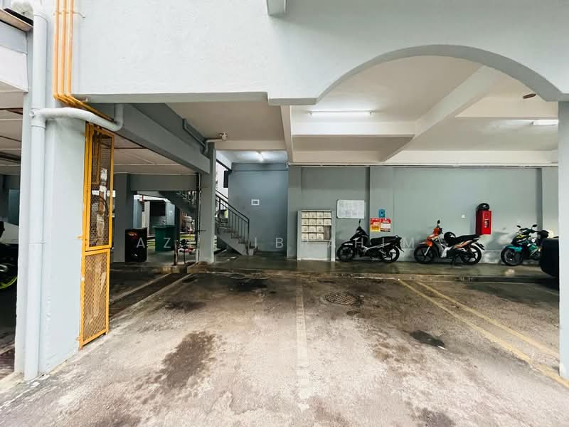 Pangsapuri untuk Dijual di Putri Apartment - Azli Ibrahim - Car Park - PropertyGuru.com.my
