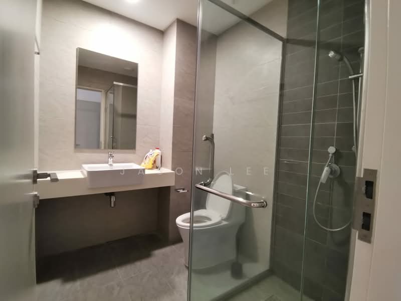 Kondominium untuk Dijual di Vivo Residential Suites - Jason Lee - Bathroom - PropertyGuru.com.my