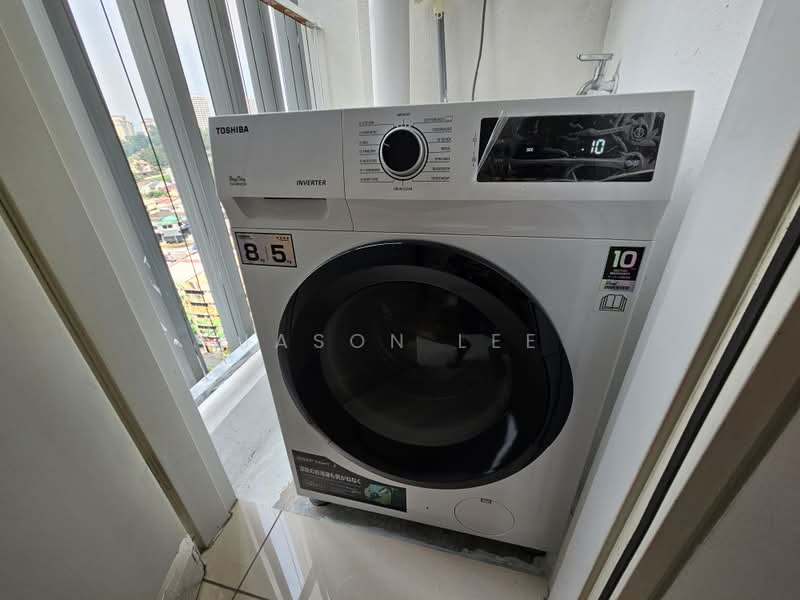 Kondominium untuk Dijual di Vivo Residential Suites - Jason Lee - Balcony - PropertyGuru.com.my