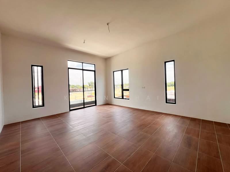 Rumah Berkembar untuk Dijual di Teluk Intan (Perak) - Kevin Chai - Master Bedroom - PropertyGuru.com.my