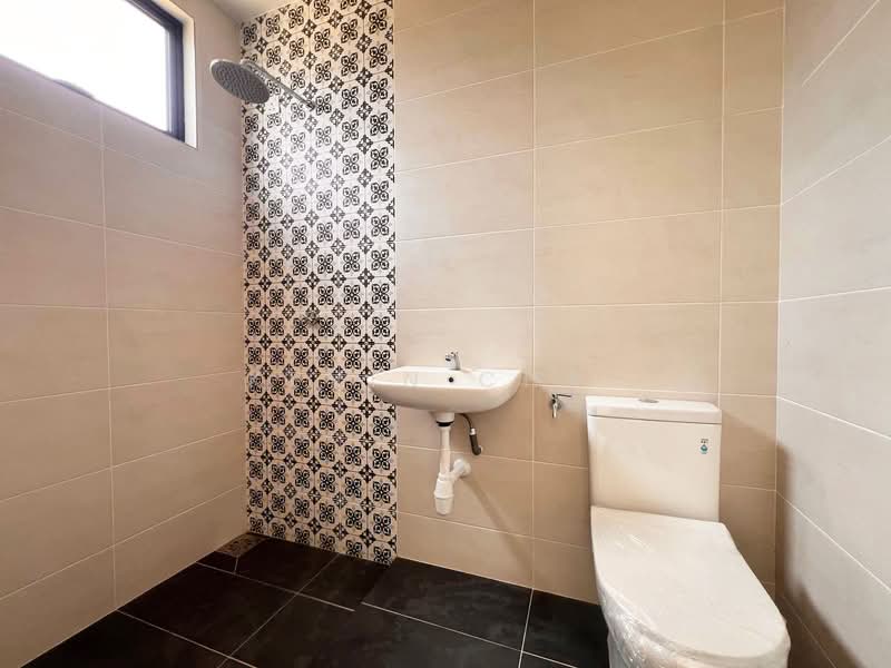 Rumah Berkembar untuk Dijual di Teluk Intan (Perak) - Kevin Chai - Bathroom - PropertyGuru.com.my