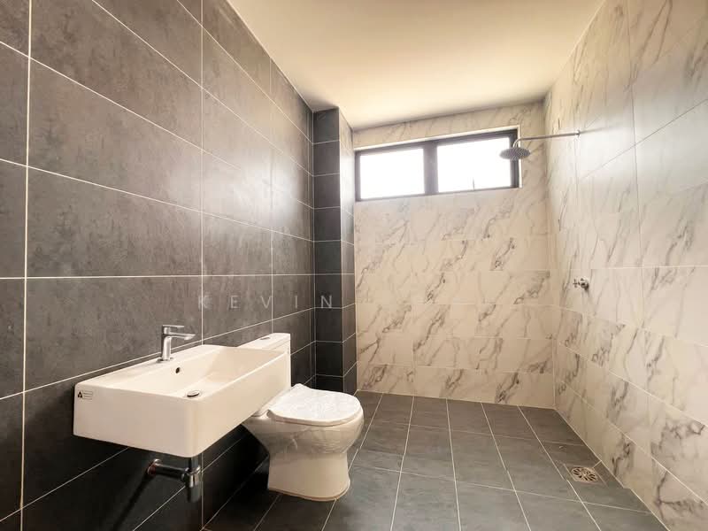 Rumah Berkembar untuk Dijual di Teluk Intan (Perak) - Kevin Chai - Bathroom - PropertyGuru.com.my