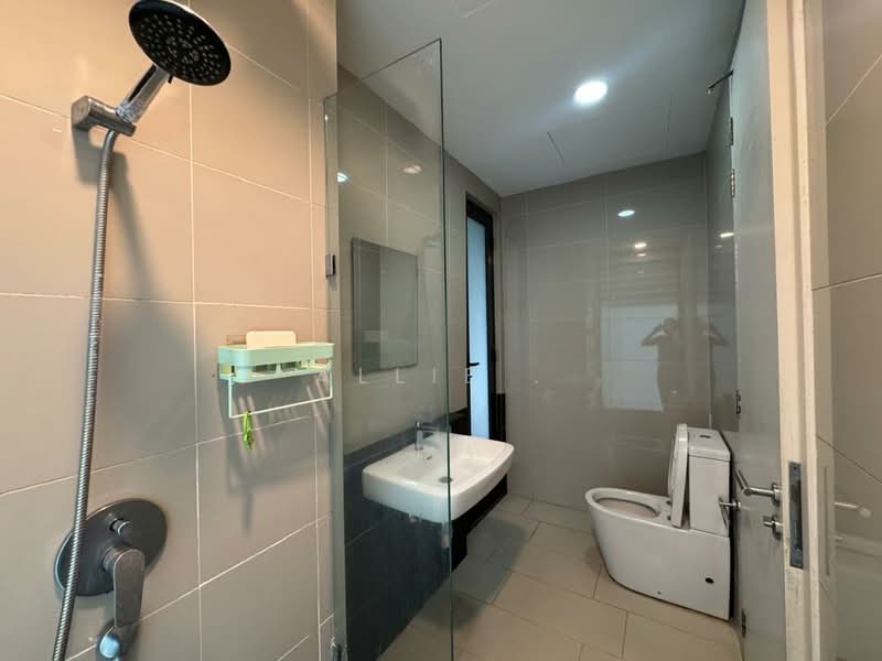 Service Residence for Sale at Pandora @ Tropicana Metropark - Allie . - Bathroom - PropertyGuru.com.my