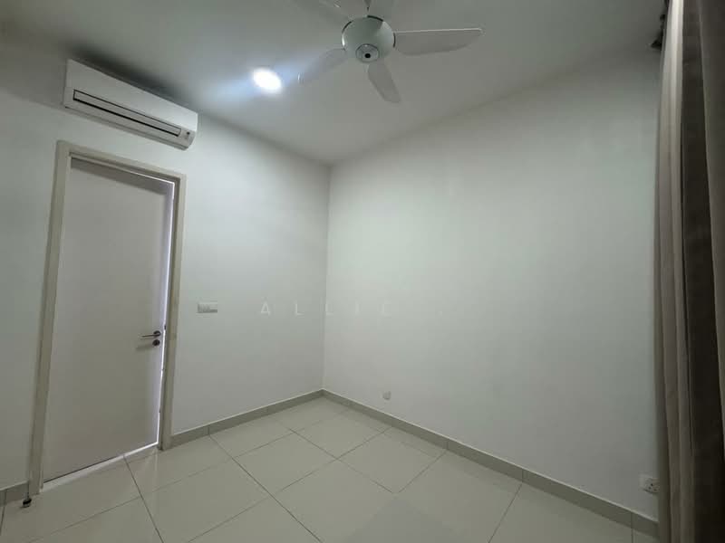 Service Residence for Sale at Pandora @ Tropicana Metropark - Allie . - Second bedroom - PropertyGuru.com.my