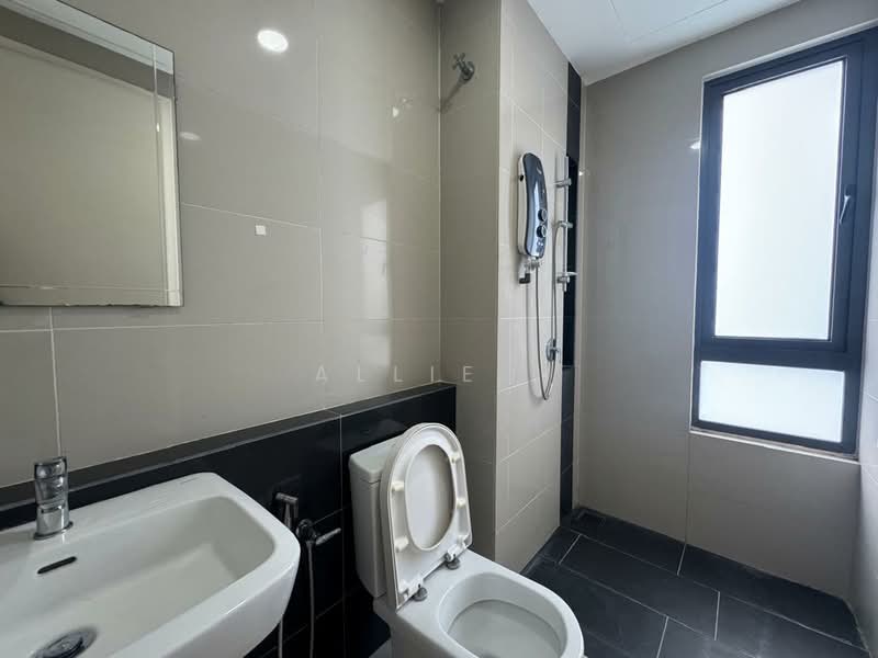 Service Residence for Sale at Pandora @ Tropicana Metropark - Allie . - Bathroom - PropertyGuru.com.my