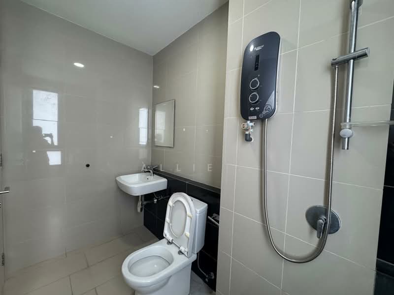 Service Residence for Sale at Pandora @ Tropicana Metropark - Allie . - Bathroom - PropertyGuru.com.my