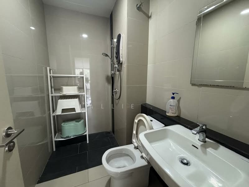 Service Residence for Sale at Pandora @ Tropicana Metropark - Allie . - Bathroom - PropertyGuru.com.my