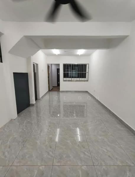 Rumah Teres 2-Tingkat untuk Dijual di Taman Ungku Tun Aminah (Skudai) - Alice Goh - Living Room - PropertyGuru.com.my