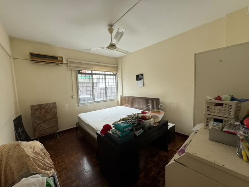 Apartment for Sale at Apartmen Kampung Tunku - Edmund Goh - Bedroom - PropertyGuru.com.my
