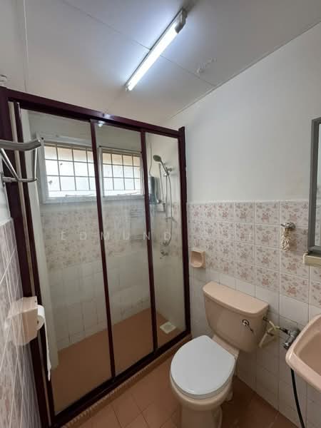Apartment for Sale at Apartmen Kampung Tunku - Edmund Goh - Bathroom - PropertyGuru.com.my