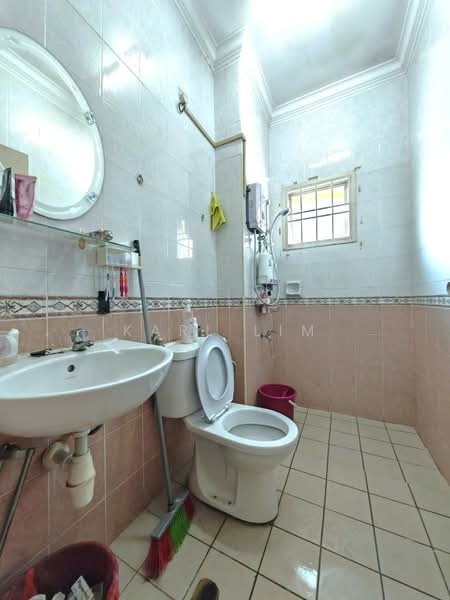 Rumah Teres 2-Tingkat untuk Dijual di Taman Impian Emas (Skudai) - Karl Lim - Bathroom - PropertyGuru.com.my