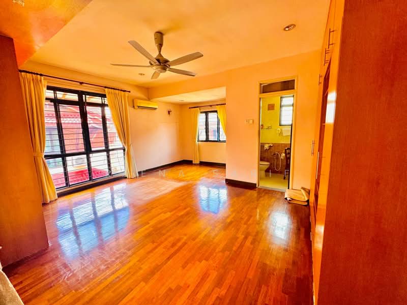 2-storey Terraced House for Sale in Bukit Jelutong (Shah Alam) - Reena Sarif - PropertyGuru.com.my