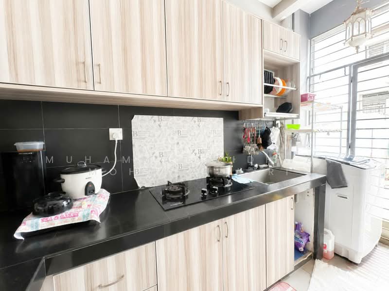 Rumah Kluster untuk Dijual di Sunway Alam Suria (Shah Alam) - Muhammad Ridhwan Mohd Huzairi - Kitchen - PropertyGuru.com.my