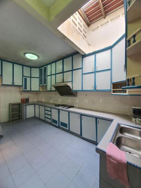 Semi-Detached House for Sale in Taman Green Lane (Jelutong) - Stephanie Lim - Kitchen - PropertyGuru.com.my