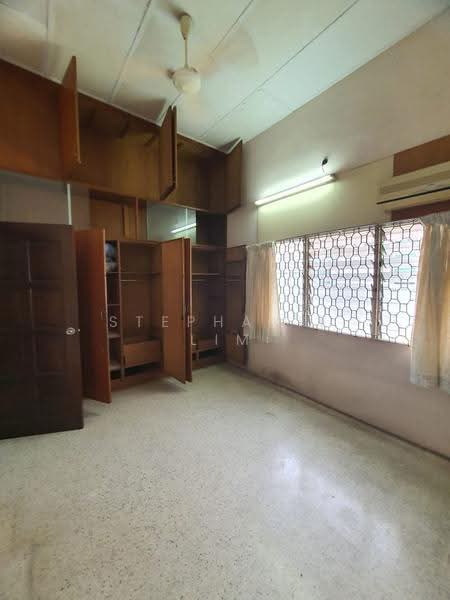 Semi-Detached House for Sale in Taman Green Lane (Jelutong) - Stephanie Lim - Bedroom - PropertyGuru.com.my
