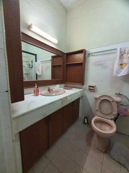 Semi-Detached House for Sale in Taman Green Lane (Jelutong) - Stephanie Lim - Bathroom - PropertyGuru.com.my