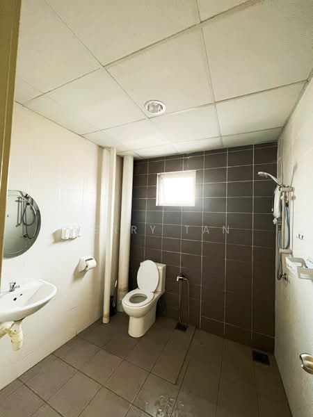 Kondominium untuk Disewa di One World 1 - Jerry Tan - Bathroom - PropertyGuru.com.my