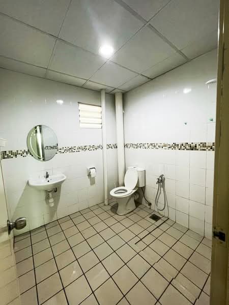 Kondominium untuk Disewa di One World 1 - Jerry Tan - Bathroom - PropertyGuru.com.my