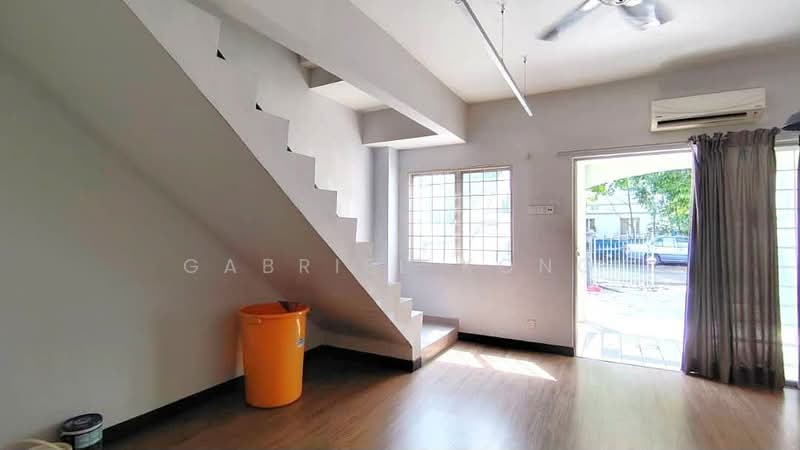 Rumah Teres 2-Tingkat untuk Dijual di TAMAN PUCHONG UTAMA (Puchong) - Gabriel Kong - Living Room - PropertyGuru.com.my