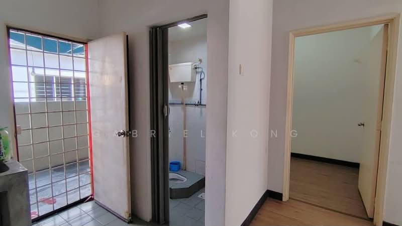 Rumah Teres 2-Tingkat untuk Dijual di TAMAN PUCHONG UTAMA (Puchong) - Gabriel Kong - Bathroom - PropertyGuru.com.my